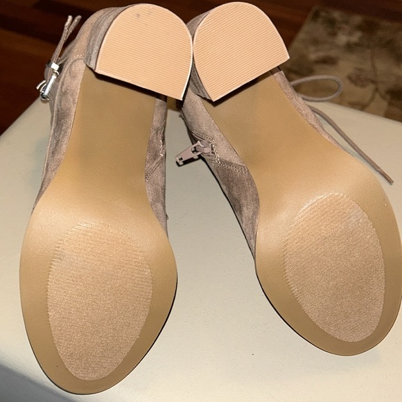 Madden Girl Klaim Taupe Suede Booties - Size 7 - Picture 9 of 9